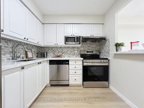 Photo 2 at 608 - 91 Townsgate Drive, Yorkhill, Vaughan