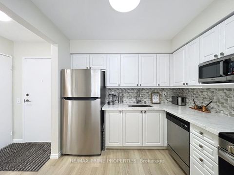 Photo 3 at 608 - 91 Townsgate Drive, Yorkhill, Vaughan