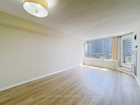 Photo 5 at 608 - 91 Townsgate Drive, Yorkhill, Vaughan