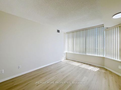 Photo 7 at 608 - 91 Townsgate Drive, Yorkhill, Vaughan