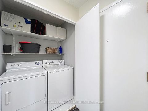 Photo 9 at 608 - 91 Townsgate Drive, Yorkhill, Vaughan