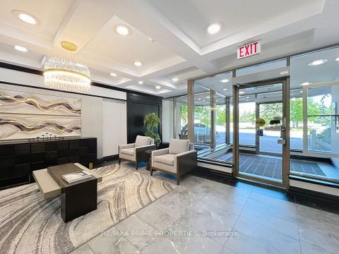 Photo 15 at 608 - 91 Townsgate Drive, Yorkhill, Vaughan