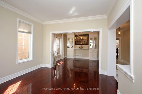 Photo 5 at 44 Skywood Drive, Jefferson, Richmond Hill