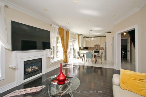 Photo 14 at 44 Skywood Drive, Jefferson, Richmond Hill