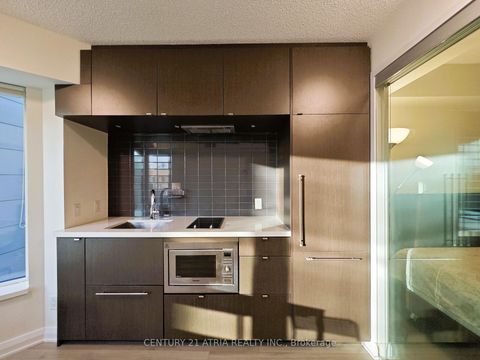 Photo 3 at 605 - 155 Yorkville Avenue, Annex, Toronto