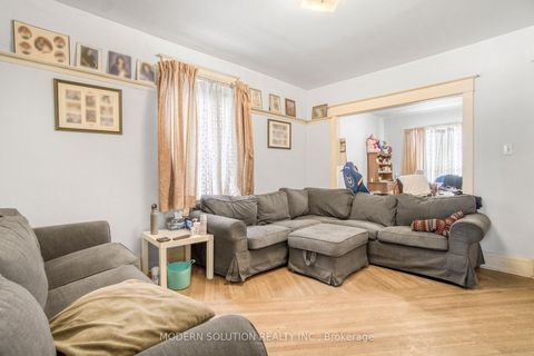Photo 6 at 2 Rockwell Avenue, Pellam Park, Toronto