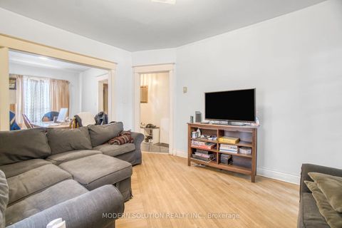 Photo 7 at 2 Rockwell Avenue, Pellam Park, Toronto
