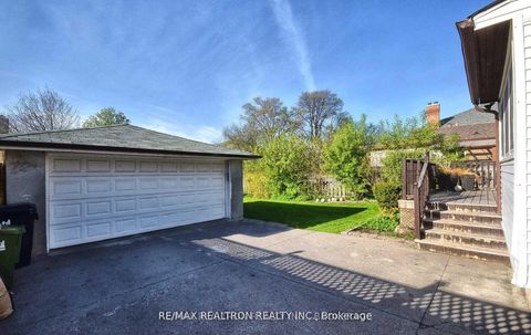 Photo 3 at 74 Goulding Avenue, Newtonbrook West, Toronto