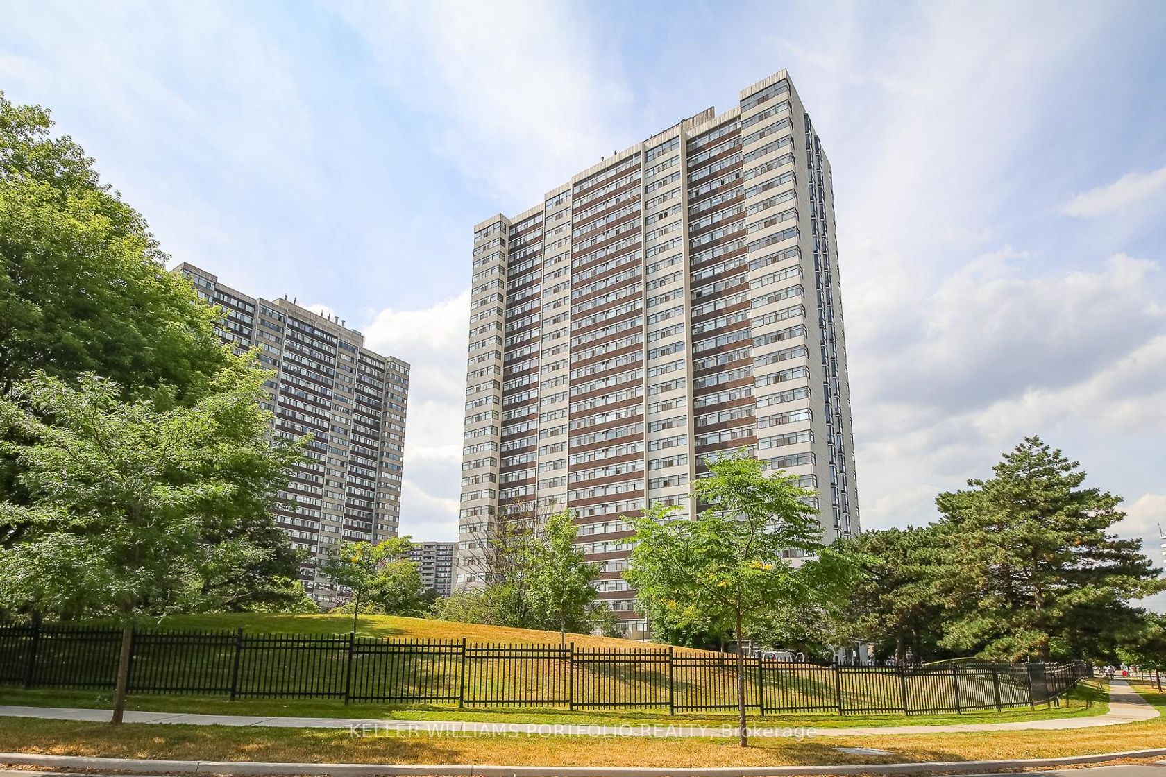 702 - 100 Antibes Drive, Branson, Toronto photo number 2 702 - 100 Antibes Drive, Branson, Toronto photo number 2