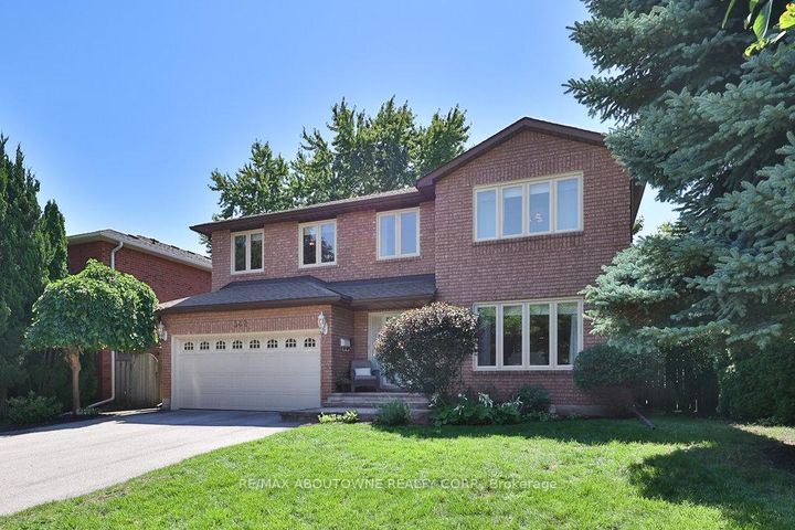 Photo 1 at 542 Hambling Court, Roseland, Burlington