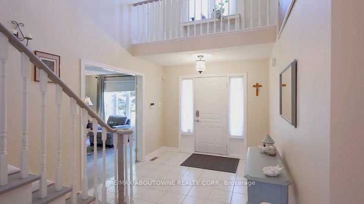 Photo 5 at 542 Hambling Court, Roseland, Burlington