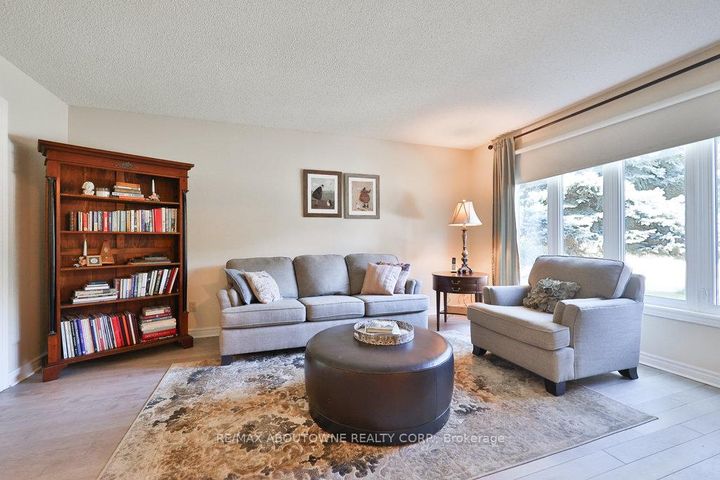 Photo 6 at 542 Hambling Court, Roseland, Burlington