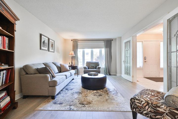 Photo 7 at 542 Hambling Court, Roseland, Burlington