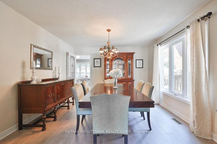 Photo 9 at 542 Hambling Court, Roseland, Burlington