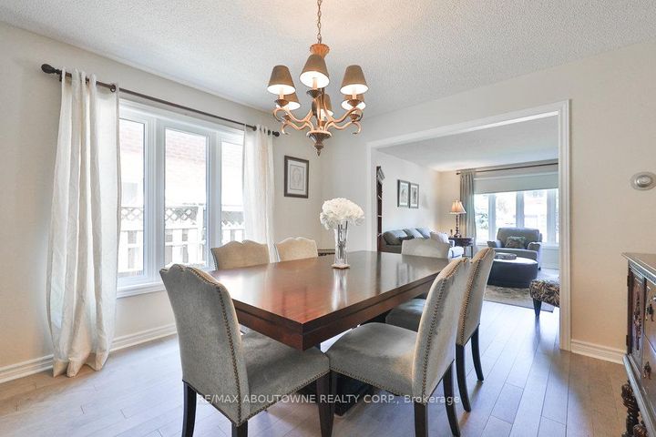 Photo 10 at 542 Hambling Court, Roseland, Burlington