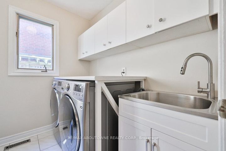 Photo 16 at 542 Hambling Court, Roseland, Burlington