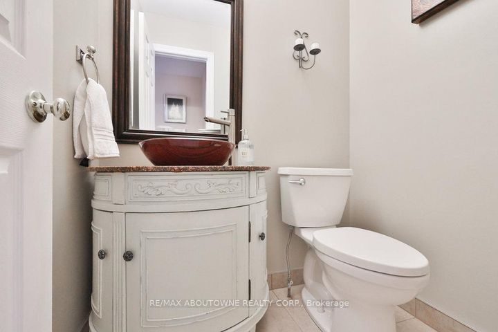 Photo 17 at 542 Hambling Court, Roseland, Burlington