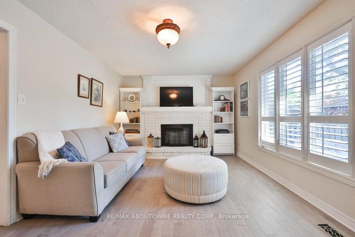 Photo 18 at 542 Hambling Court, Roseland, Burlington