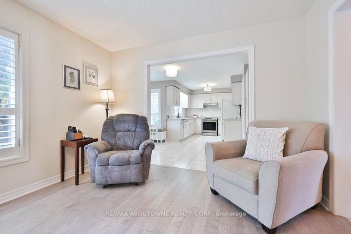 Photo 21 at 542 Hambling Court, Roseland, Burlington