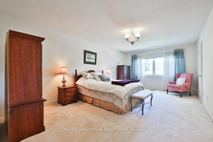 Photo 25 at 542 Hambling Court, Roseland, Burlington