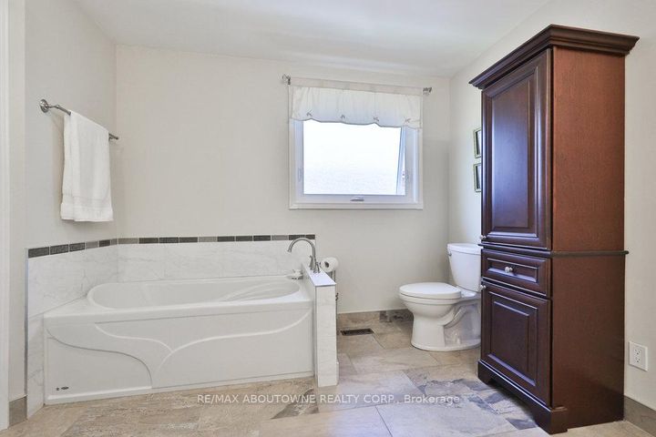 Photo 27 at 542 Hambling Court, Roseland, Burlington