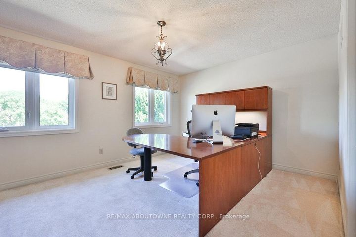 Photo 28 at 542 Hambling Court, Roseland, Burlington