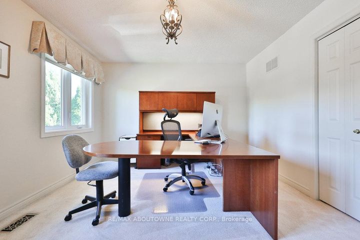 Photo 29 at 542 Hambling Court, Roseland, Burlington