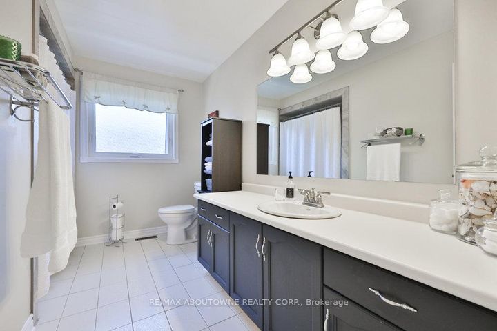 Photo 30 at 542 Hambling Court, Roseland, Burlington
