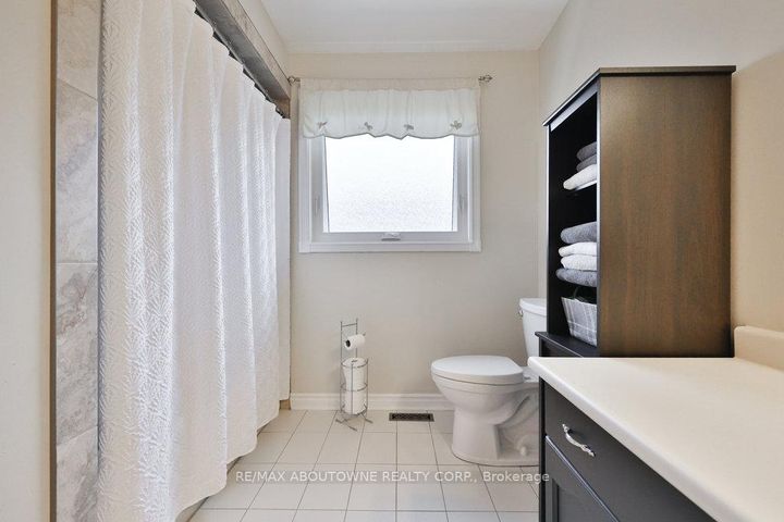Photo 31 at 542 Hambling Court, Roseland, Burlington