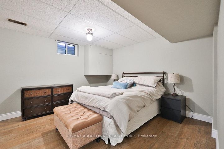 Photo 38 at 542 Hambling Court, Roseland, Burlington