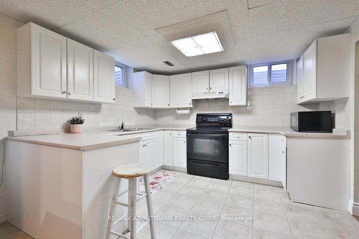 Photo 41 at 542 Hambling Court, Roseland, Burlington