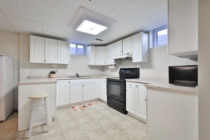 Photo 42 at 542 Hambling Court, Roseland, Burlington