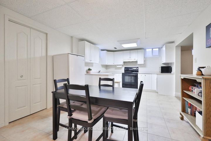 Photo 43 at 542 Hambling Court, Roseland, Burlington