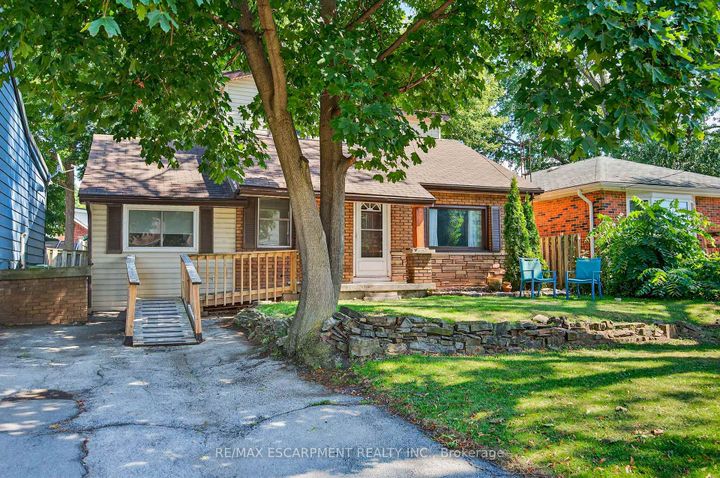 Photo 1 at 146 Normanhurst Avenue W, Normanhurst, Hamilton