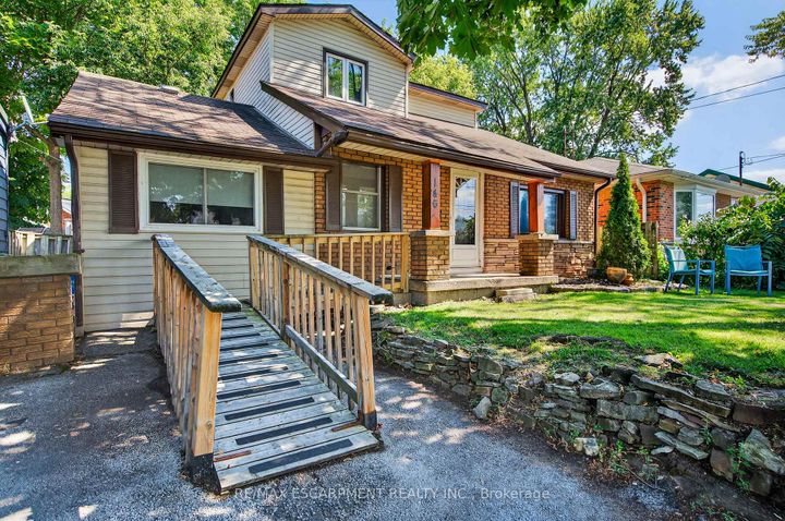 Photo 2 at 146 Normanhurst Avenue W, Normanhurst, Hamilton