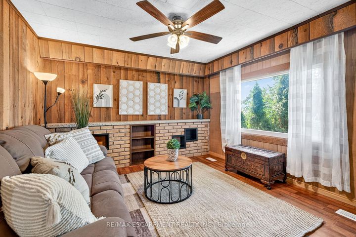 Photo 3 at 146 Normanhurst Avenue W, Normanhurst, Hamilton