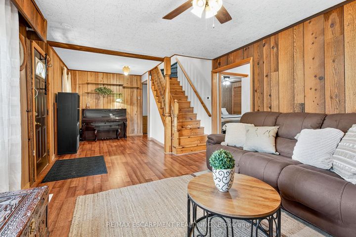 Photo 6 at 146 Normanhurst Avenue W, Normanhurst, Hamilton