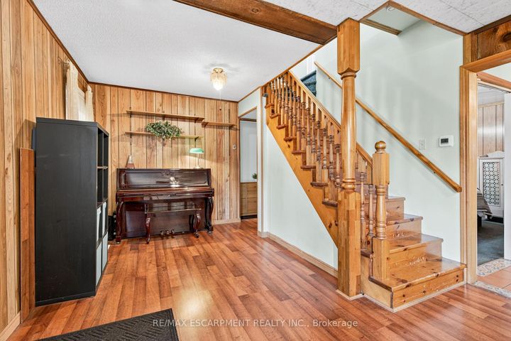 Photo 7 at 146 Normanhurst Avenue W, Normanhurst, Hamilton