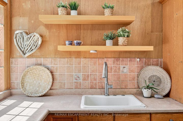 Photo 10 at 146 Normanhurst Avenue W, Normanhurst, Hamilton