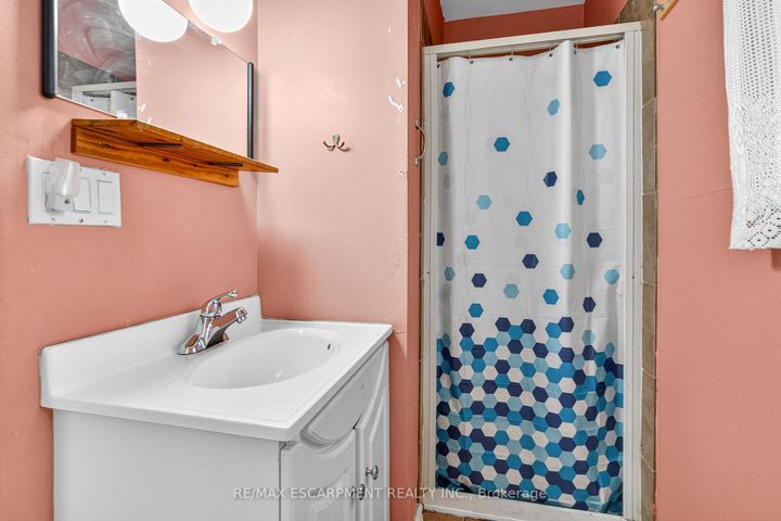 Photo 18 at 146 Normanhurst Avenue W, Normanhurst, Hamilton