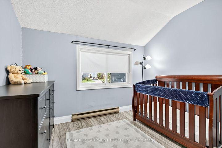 Photo 22 at 146 Normanhurst Avenue W, Normanhurst, Hamilton