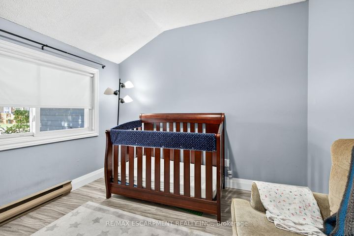 Photo 23 at 146 Normanhurst Avenue W, Normanhurst, Hamilton