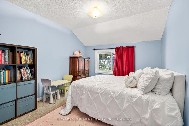 Photo 25 at 146 Normanhurst Avenue W, Normanhurst, Hamilton