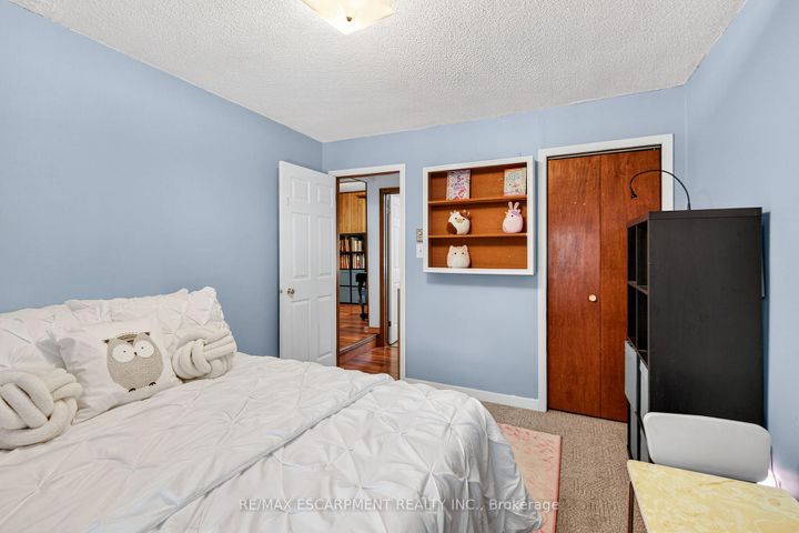Photo 27 at 146 Normanhurst Avenue W, Normanhurst, Hamilton