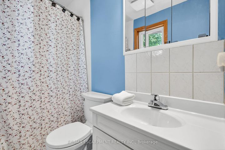 Photo 28 at 146 Normanhurst Avenue W, Normanhurst, Hamilton