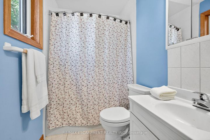Photo 29 at 146 Normanhurst Avenue W, Normanhurst, Hamilton