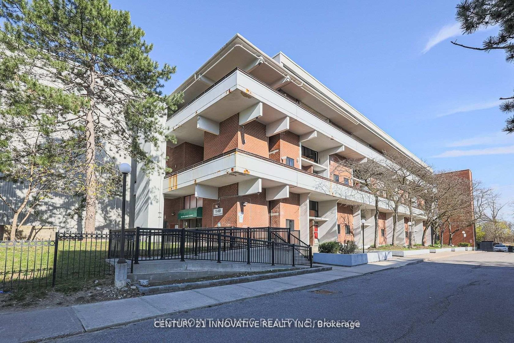 215 - 140 Leeward Glenway, Flemingdon Park, Toronto 