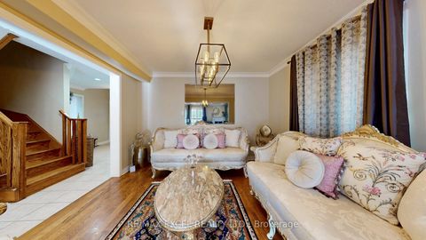 Photo 2 at 50 Wildflower Drive, Oak Ridges, Richmond Hill