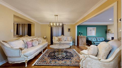 Photo 3 at 50 Wildflower Drive, Oak Ridges, Richmond Hill
