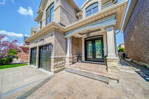 Photo 2 at 17 Massimo Drive, West Woodbridge, Vaughan